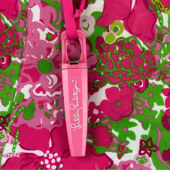 Lilly Pulitzer Large Cooler Bag with Bottle Opener in Beach Rose - Picture 2 of 8